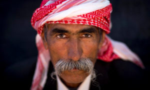 Езидский беженец, перемещенный из Синджара, живущий в храме Лалеш, Курдистан, Ирак. Фото: Эрик Лаффорг